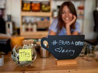 Tipsglass på en kafé