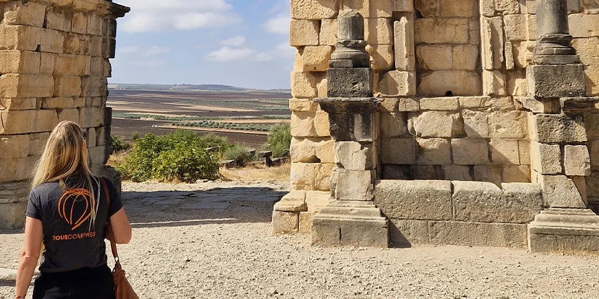 Winnie i ruinbyen Volubilis, Marokko