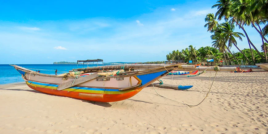 Båter på stranden i Trincomalee