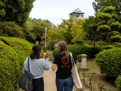 Japansk guide og TourCompass-ansatt på tur i Osaka, Japan