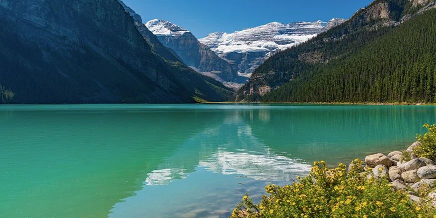 Den vakre Lake Louise i Banff nasjonalpark i Canada.