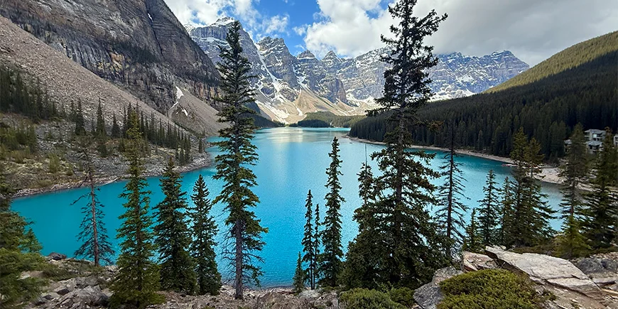 Vakker innsjø i Canada